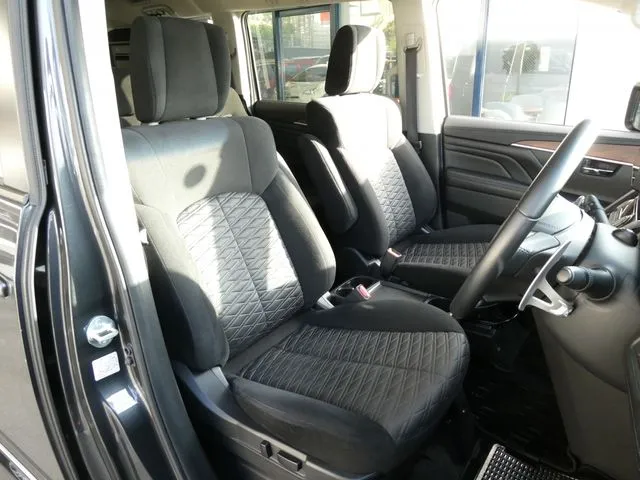 デリカ D:5 4WD(ミツビシ)の車両写真