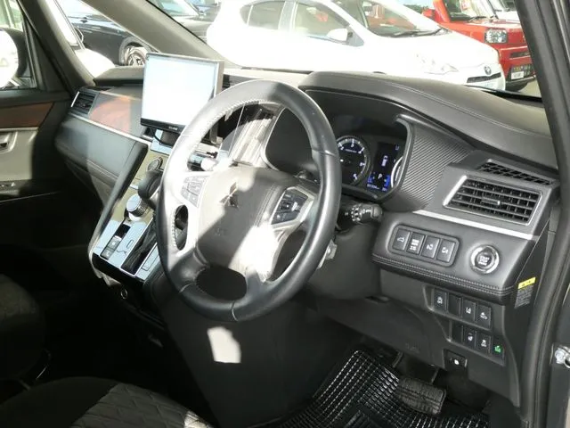 デリカ D:5 4WD(ミツビシ)の車両写真