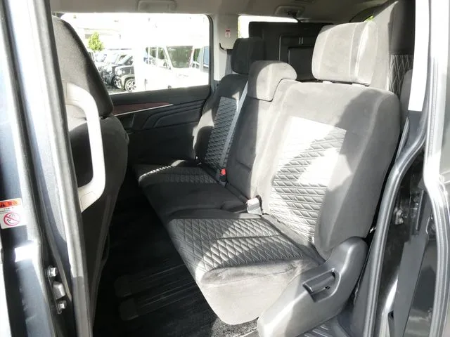 デリカ D:5 4WD(ミツビシ)の車両写真