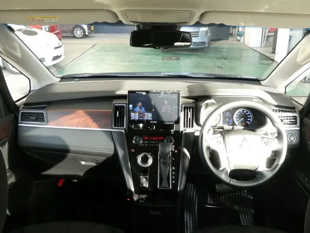 デリカ D:5 4WD(ミツビシ)の車両写真