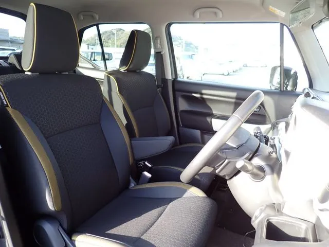 クロスビー 4WD(スズキ)の車両写真