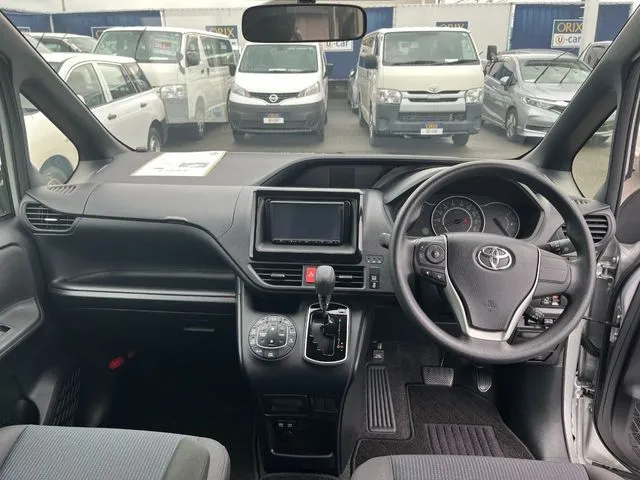 ヴォクシー　４ＷＤ（トヨタ）の車両写真