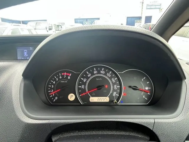 ヴォクシー　４ＷＤ（トヨタ）の車両写真