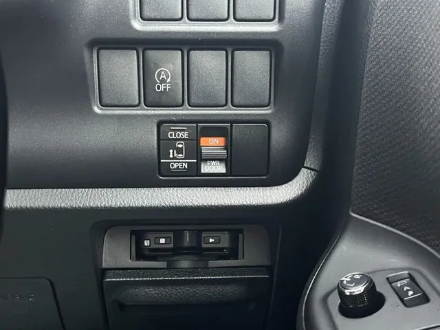 ヴォクシー　４ＷＤ（トヨタ）の車両写真