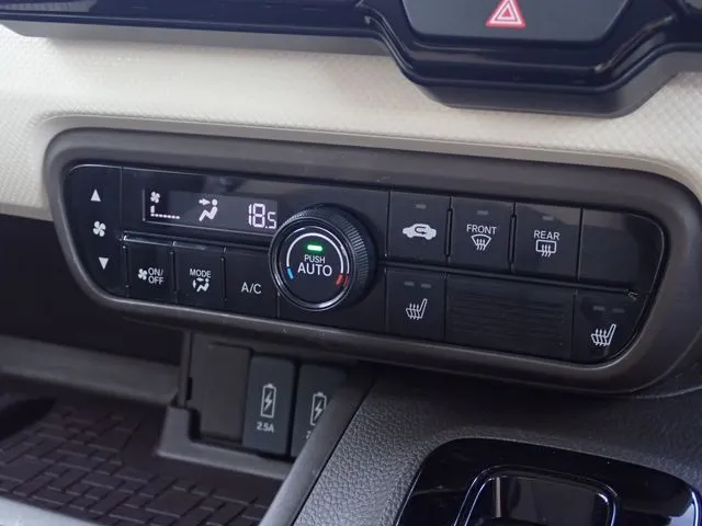 N BOX(ホンダ)の車両写真