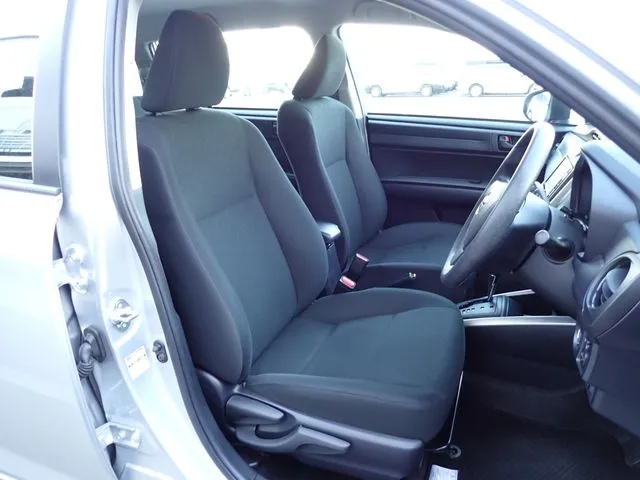 カローラフィールダー（トヨタ）の車両写真