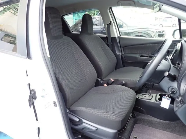 ヴィッツ　ハイブリッド（トヨタ）の車両写真