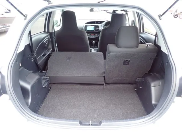 ヴィッツ　ハイブリッド（トヨタ）の車両写真