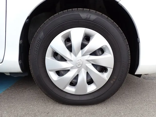 ヴィッツ　ハイブリッド（トヨタ）の車両写真