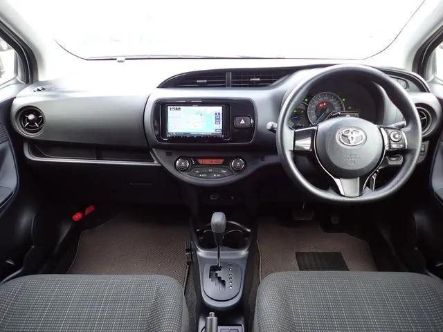 ヴィッツ　ハイブリッド（トヨタ）の車両写真