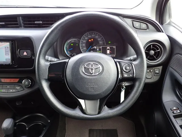 ヴィッツ　ハイブリッド（トヨタ）の車両写真