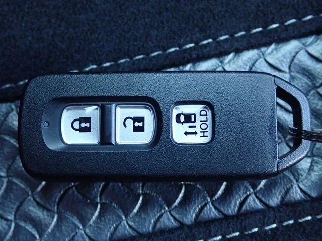 N BOX カスタム(ホンダ)の車両写真