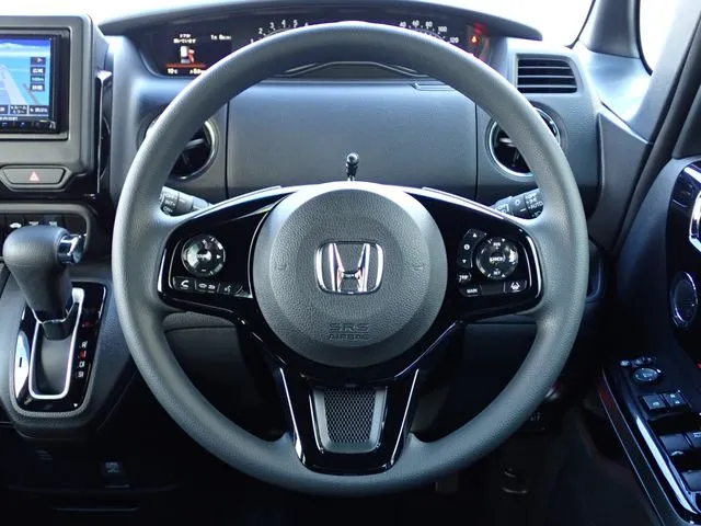 N BOX カスタム(ホンダ)の車両写真