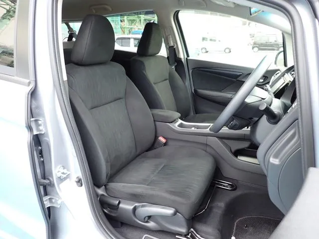 シャトル ハイブリッド(ホンダ)の車両写真