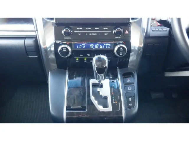 アルファード（トヨタ）の車両写真