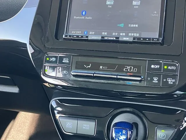 トヨタ プリウス 4WD