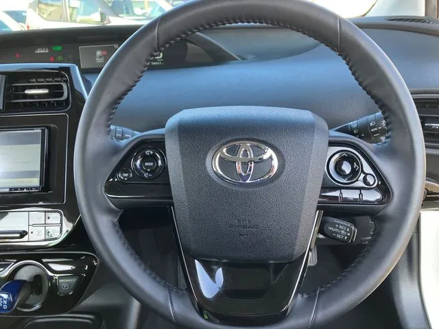 トヨタ プリウス 4WD