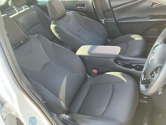 トヨタ プリウス 4WD