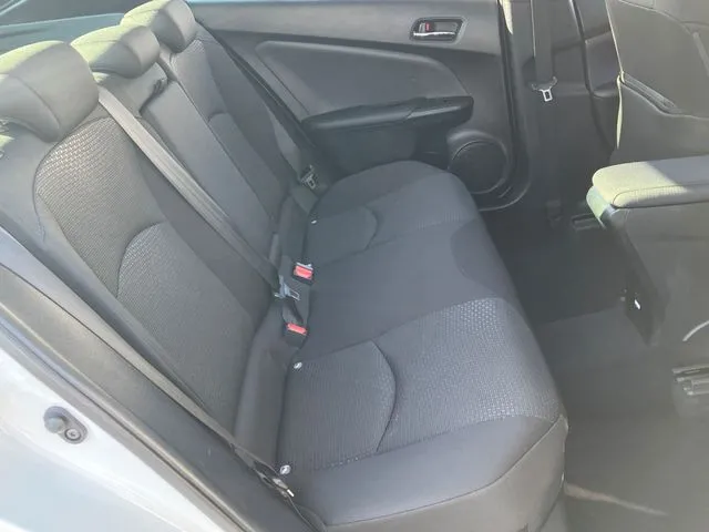 トヨタ プリウス 4WD