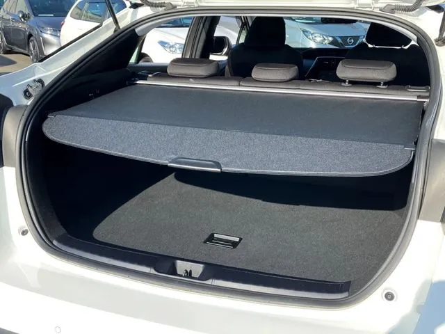 トヨタ プリウス 4WD