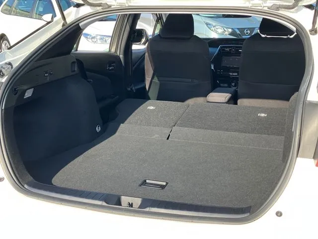 トヨタ プリウス 4WD