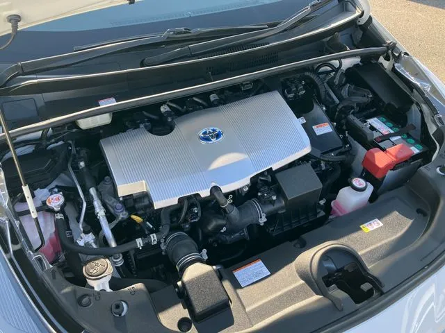 トヨタ プリウス 4WD