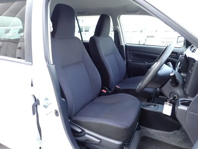 プロボックスバン　ハイブリッド（トヨタ）の車両写真