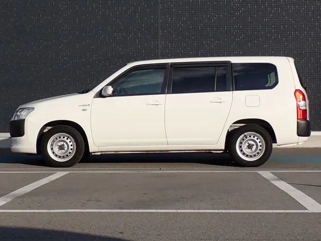 プロボックスバン　ハイブリッド（トヨタ）の車両写真