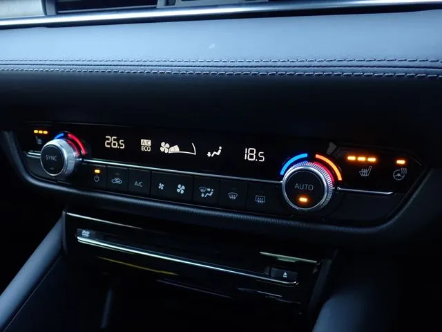 ＭＡＺＤＡ６　セダン（マツダ）の車両写真