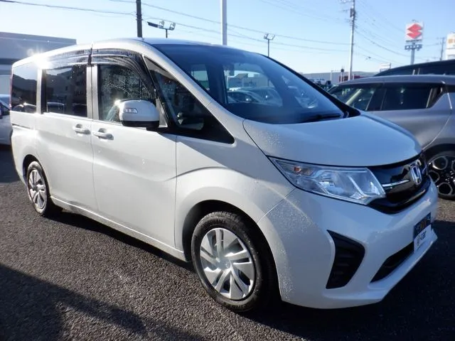 ステップワゴン（ホンダ）の車両写真