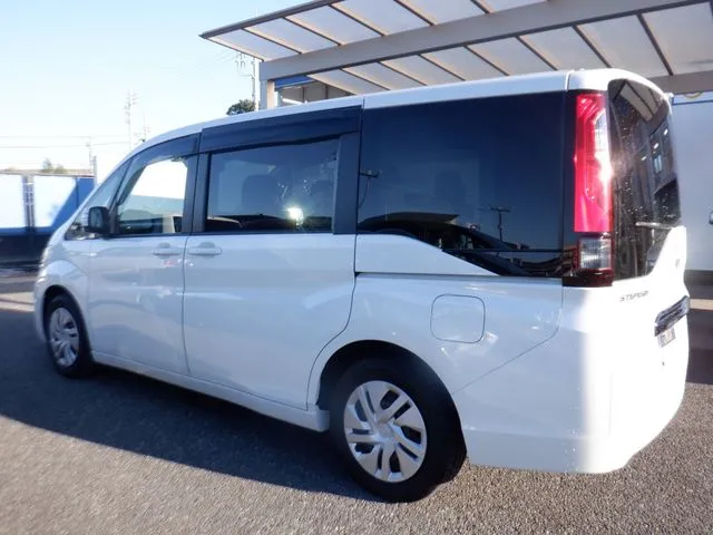 ステップワゴン（ホンダ）の車両写真