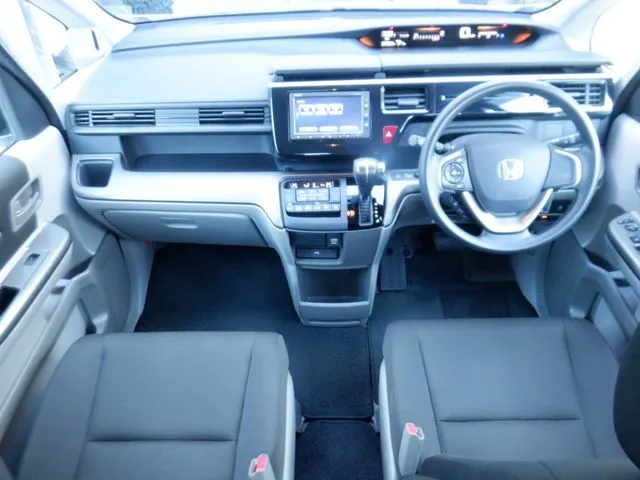 ステップワゴン（ホンダ）の車両写真