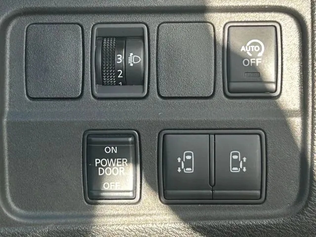 ニッサン　セレナ　Ｓハイブリッド　４ＷＤ