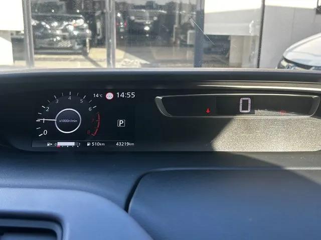 ニッサン　セレナ　Ｓハイブリッド　４ＷＤ