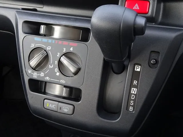 ミラ　イース（ダイハツ）の車両写真