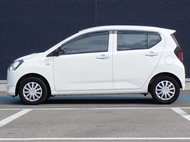 ミラ　イース（ダイハツ）の車両写真