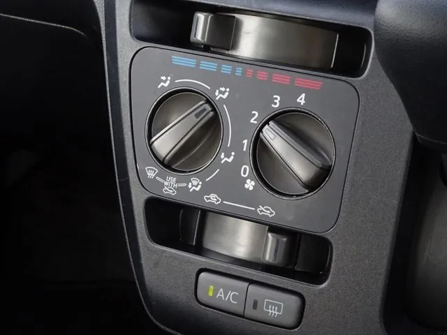 ミラ　イース（ダイハツ）の車両写真