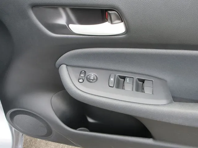 フィット e:HEV 4WD(ホンダ)の車両写真