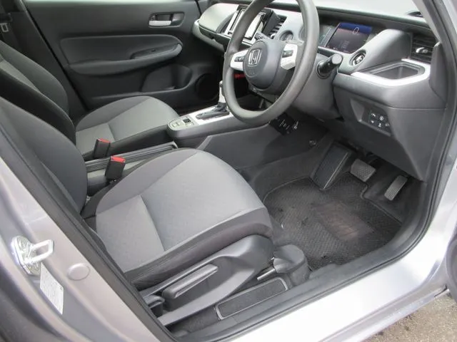 フィット e:HEV 4WD(ホンダ)の車両写真