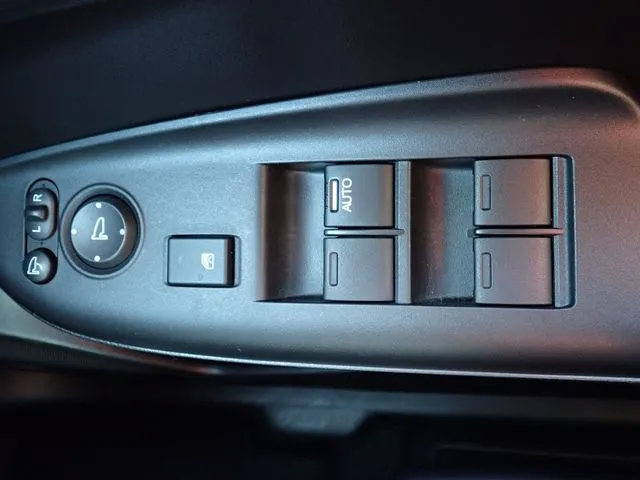 シャトル ハイブリッド(ホンダ)の車両写真