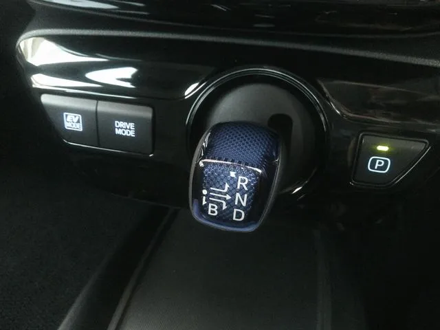 トヨタ　プリウス　４ＷＤ