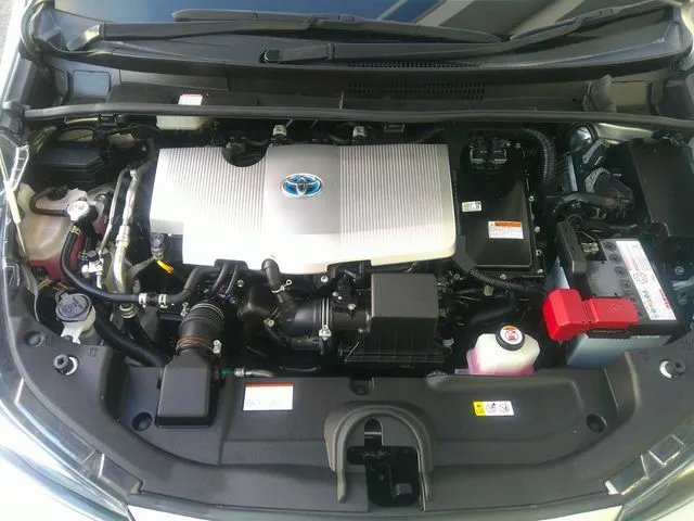 トヨタ　プリウス　４ＷＤ