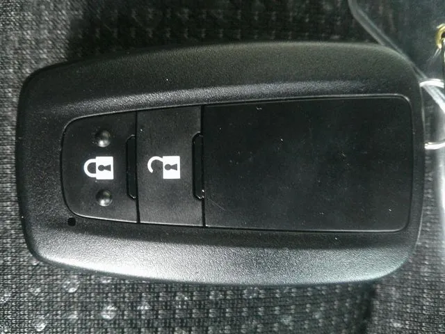 トヨタ　プリウス　４ＷＤ