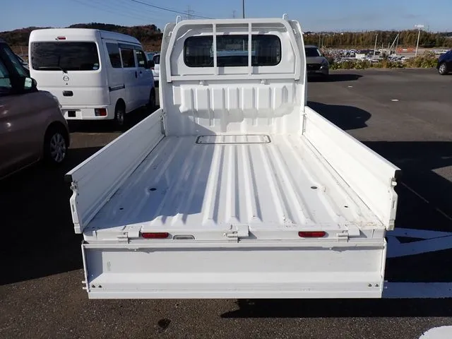 ニッサン NT100クリッパー 4WD