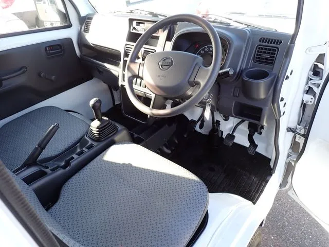 ニッサン NT100クリッパー 4WD