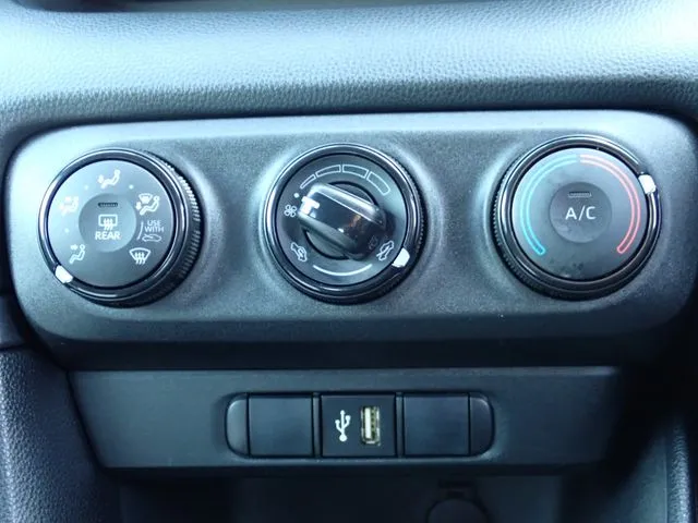 ヤリス(トヨタ)の車両写真