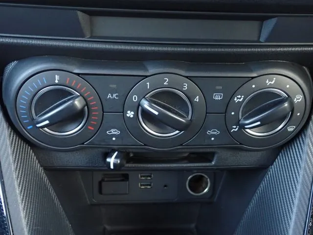 マツダ　デミオ