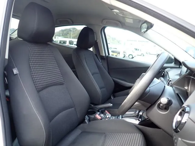 マツダ　デミオ