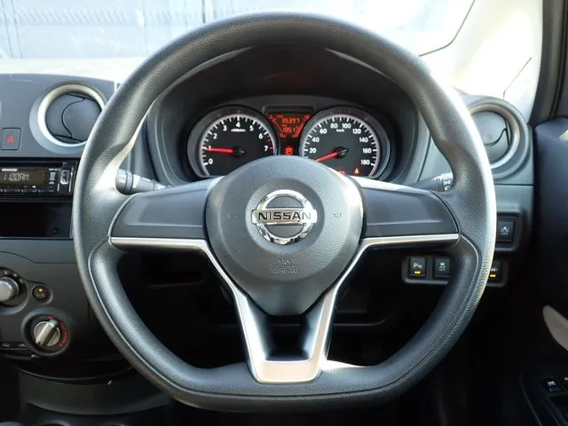 ノート（ニッサン）の車両写真