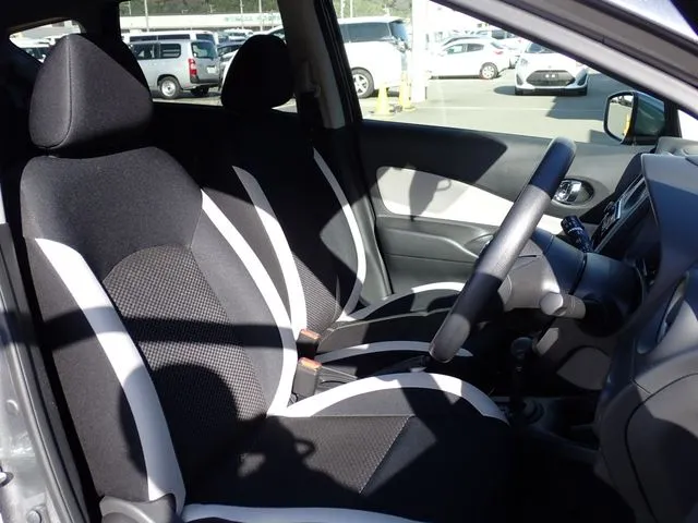 ノート（ニッサン）の車両写真